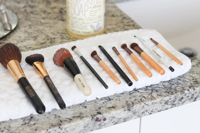 طرق تنظيف أدوات التجميل طرق تنظيف أدوات التجميل