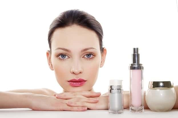 كيفية استخدام منتجات العناية بالبشرة بالترتيب الصحيح