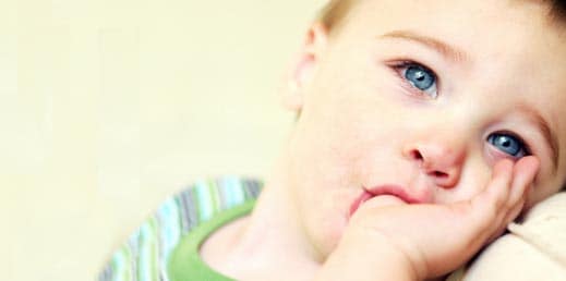 لهذا السبب لا تمنعي طفلك من مص إبهامه