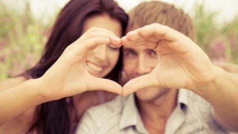 ماهي الأسباب التي تجعل الرجل يرتبط بامرأة أكبر منه