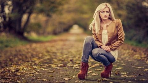 إليك 7 تنسيقات فخمة للون البني لهذا الخريف