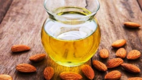 تعرفي على فوائد زيت اللوز المر للبشرة الجافة