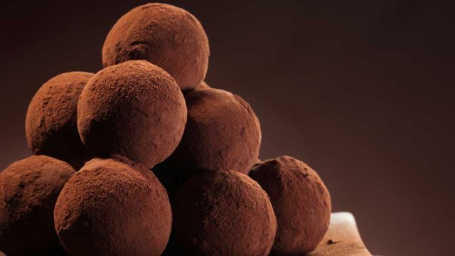 كرات الشوكولاته والقشدة