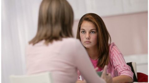 نصائح للتعامل مع عصيان طفلك المراهق