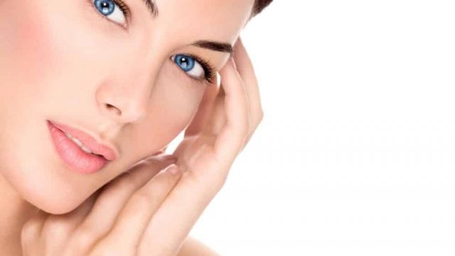 تخلصي من مشاكل البشرة الدهنية بوصفات الثوم الطبيعية