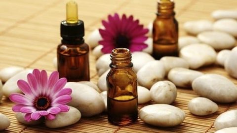 خطوات أساسية لتستفيدي من حمام الزيت الساخن بالكامل