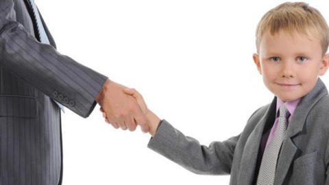 كيف تبدئين فن الإيتيكيت مع طفلك