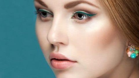 إليك طريقة صنع الأيلاينر الملون في المنزل