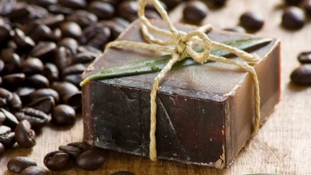 جربي صابون القهوة لبشرة مشدودة وخالية من السيلوليت