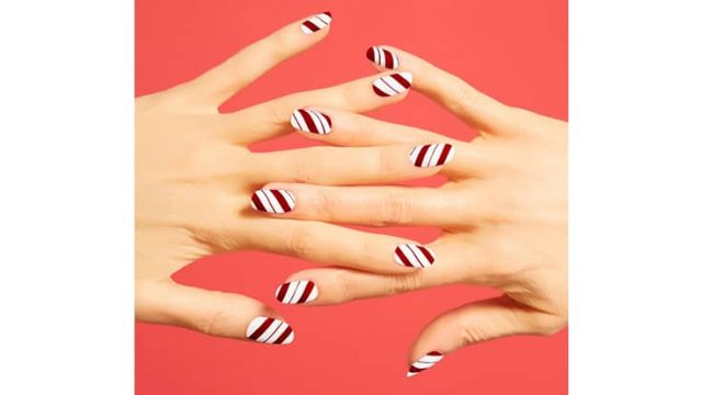 مناكير أظافر بستايل Candy Cane لعطلة رأس السنة