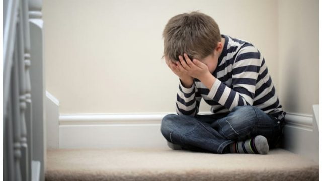 كيف تعاقبين طفلك بالطريقة التربوية الصحيحة حسب الخبراء؟