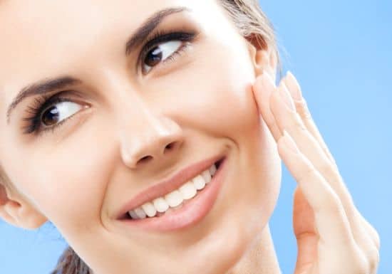 تعرفي على فوائد الستروب كريم للبشرة من Mac