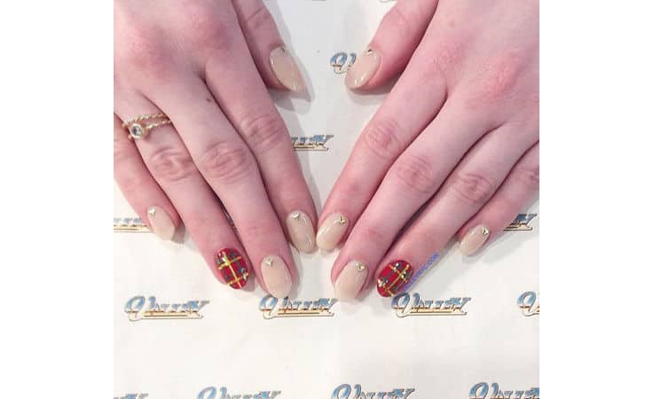 مناكير الأظافر البراقة