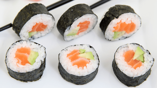 طريقة عمل السوشي الياباني
