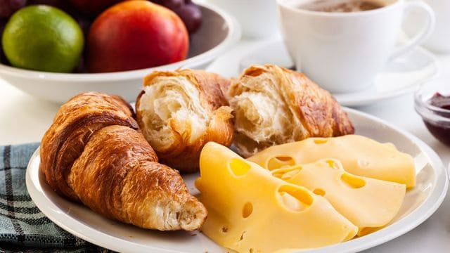 خطوات تجهيز كرواسون بالجبن