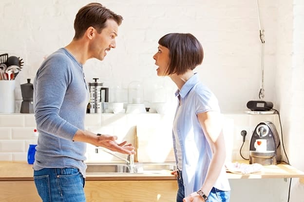 أسباب سلبية تؤدي إلى انتهاء العلاقة بين الأزواج