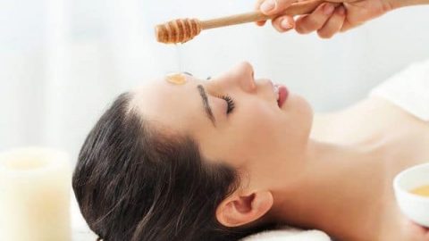 جربي وصفات العسل لتفتيح البشرة