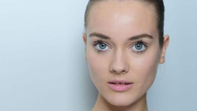 عوامل خارجية تضر ببشرتك.. تجنبيها