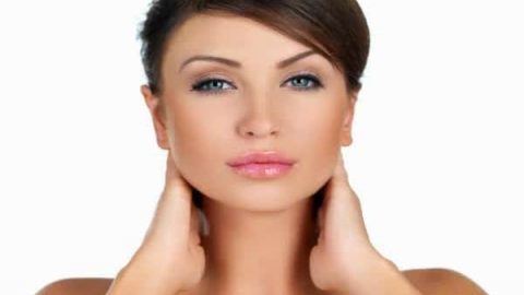 تخلصي من آلام الرقبة بهذا التمرين البسيط