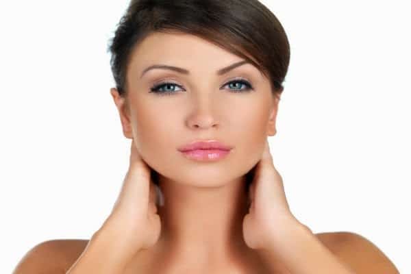 تخلصي من آلام الرقبة بهذا التمرين البسيط