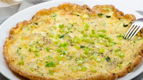 طريقة إعداد عجة الكوسا