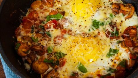 طريقة تجهيز بيض مقلي بالفطر في المنزل