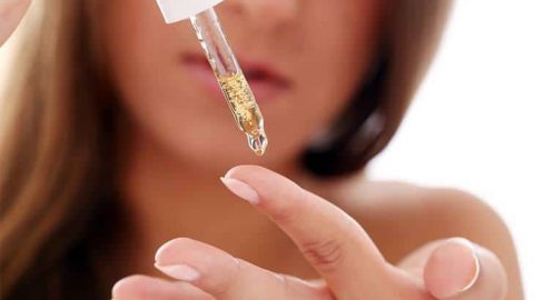 رَممي أظافرك باستخدام زيت الأركان المغربي