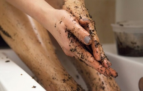 خلطات طبيعية لتقشير البشرة