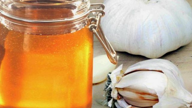 علاج العسل والثوم لتعزيز دفاعات الجسم