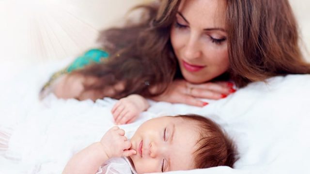 تعفي على عدد ساعات نوم الطفل حسب عمره