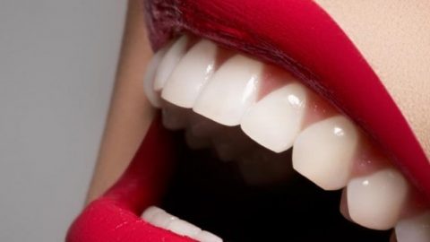 خلطات طبيعية من أجل أسنان بيضاء