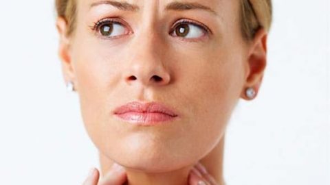 علاجات منزلية تساعد على التخفيف من التهاب الحلق