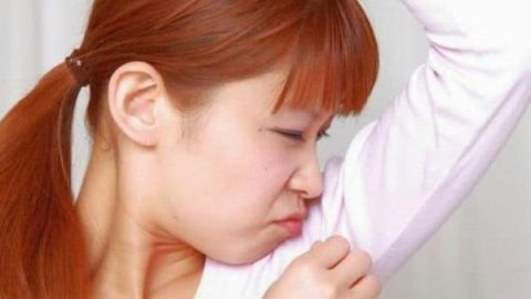 احذري من تغير رائحة العرق لهذه الأسباب