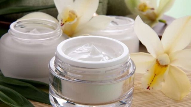 اصنعي بنفسك كريم التفتيح الخاص بك