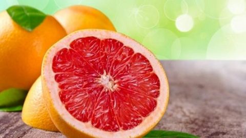 مقشر طبيعي باستخدام زيت الجريب فروت العطري