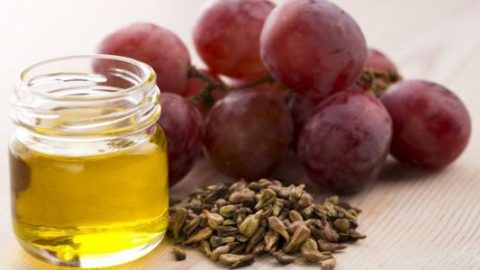 تعرفي على فوائد زيت بذور العنب للشعر