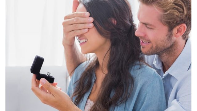 يحبني أو لا يحبني؟…اكتشفي ذلك من خلال هذه الإشارات