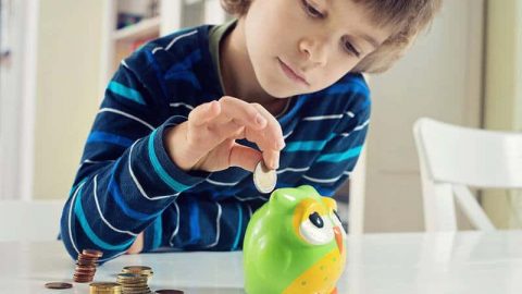 ماهو الوقت المناسب لإعطاء المصروف للطفل؟