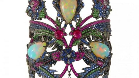 تألقي بمجوهرات الأحجار الكريمة لإطلالة ساحرة