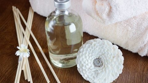 تعرفي على الاستخدامات الصحية لزيت خشب الصندل