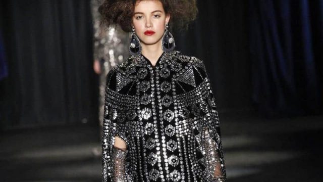 شاهدي أجمل موديلات العبايات المطرزة