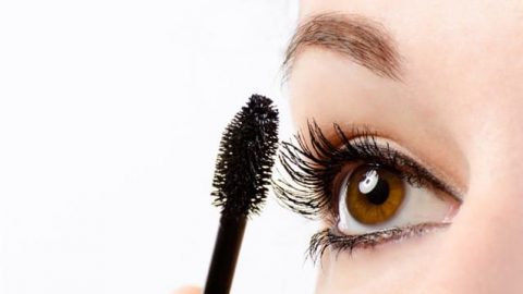كيف تختارين فرشاة الماسكارا المناسبة لرموشك؟