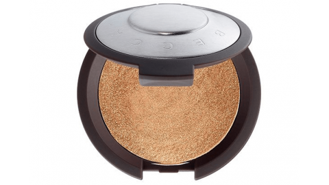 بالصور: أفضل أنواع الهايلايتر للبشرة السمراء