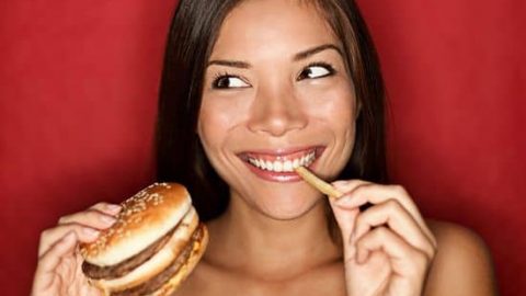 تناولي الأطعمة الدسمة دون الزيادة في الوزن.. اكتشفي السر