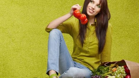 تناولي الأطعمة النيئة للتخلص من الوزن الزائد