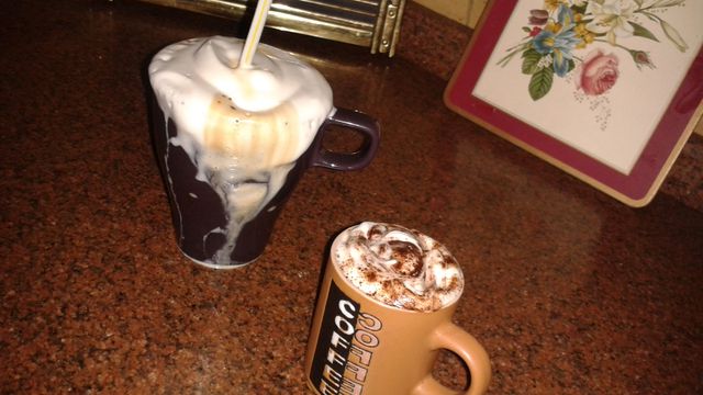 كيف تجهزي قهوة باردة لصديقاتك؟