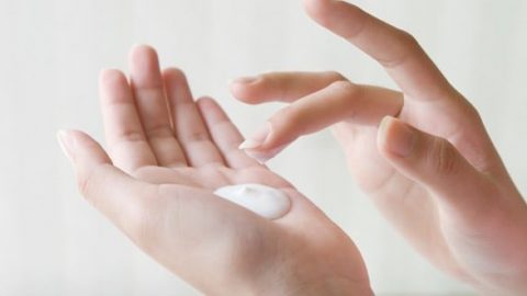 كيف يمكنك ترطيب يديك بدون استخدام مواد كيميائية؟