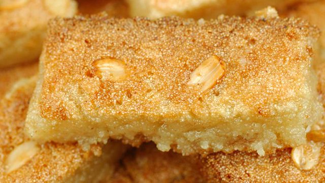 خطوات بسيطة لإعداد البسبوسه