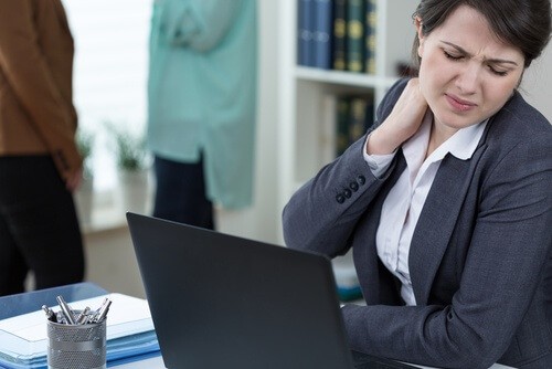 femme-bureau-douleur-cou
