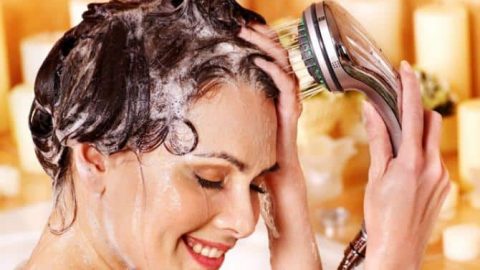 كيف تحضرين ماء الشطف الخاص بك حسب نوعية الشعر